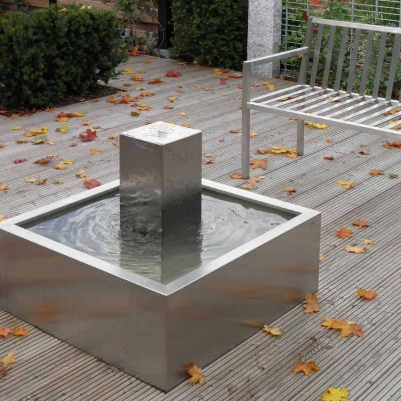 980-10 Small fountain